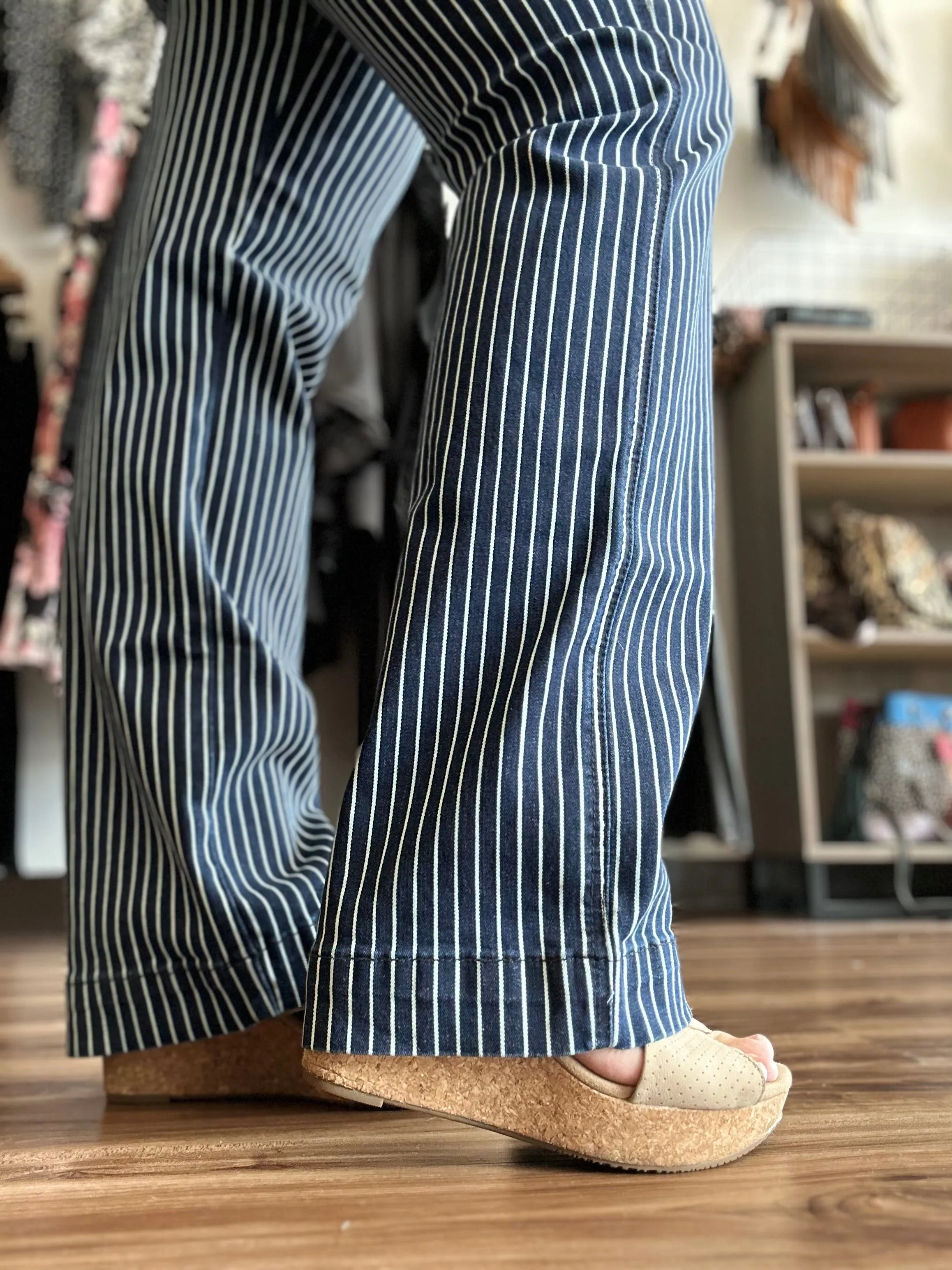 Judy Blue - High Waist Pin Stripe Tummy Control Straight Leg