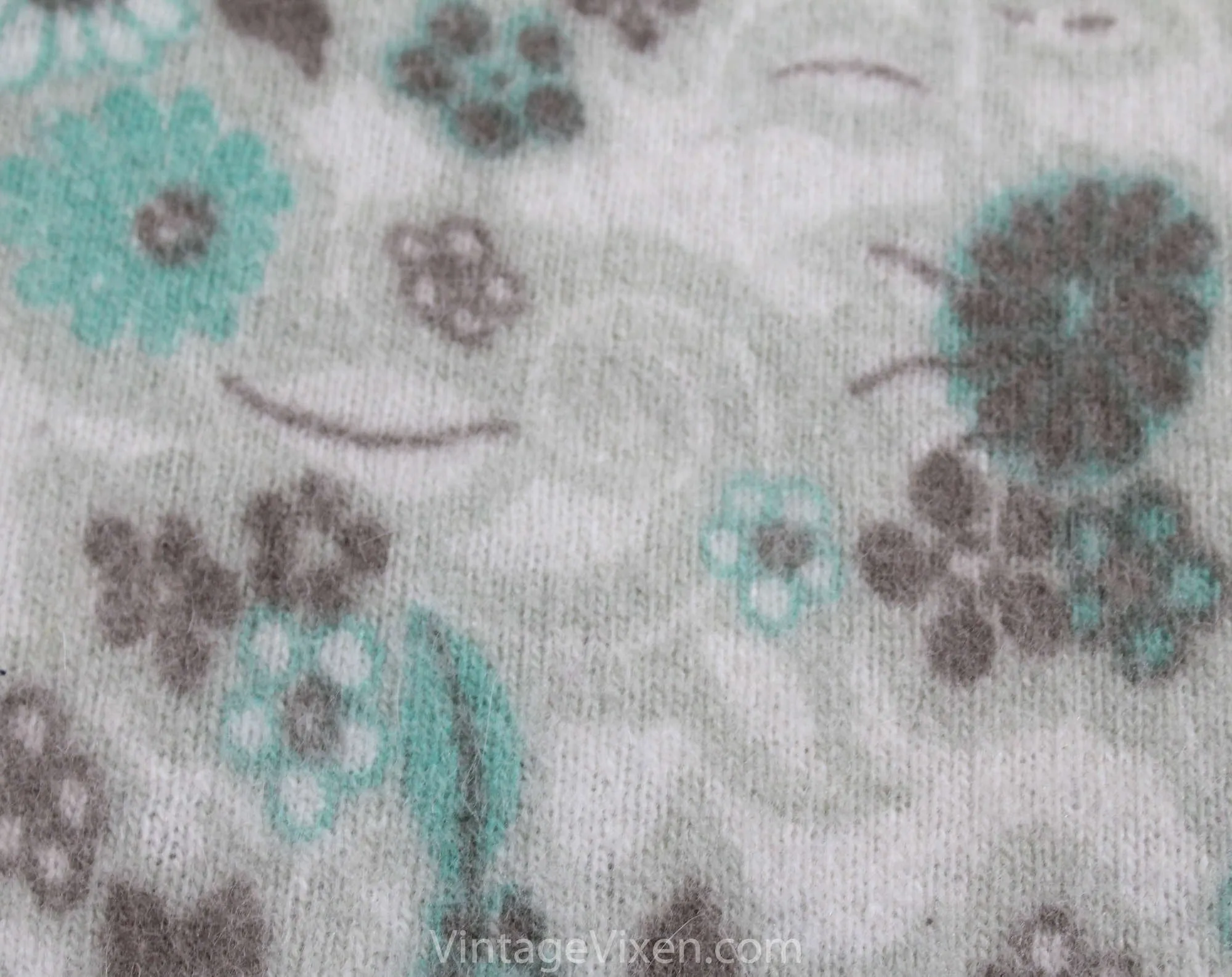 Size 12 Angora Sweater - 1960s Floral Print Soft Large Pullover - Spring Floral Hand Screened Knit - Jade Green Light Gray White - Bust 37.5