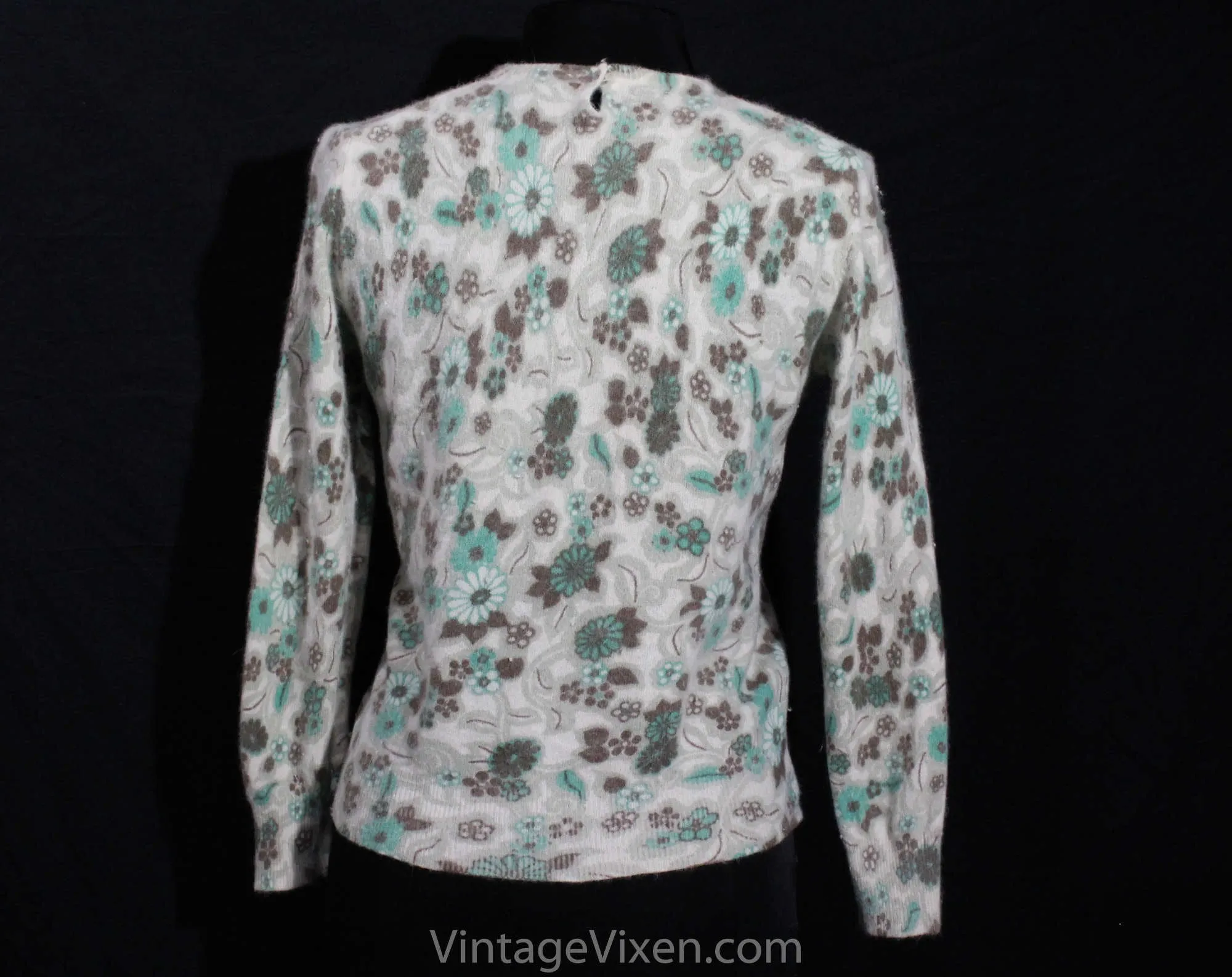 Size 12 Angora Sweater - 1960s Floral Print Soft Large Pullover - Spring Floral Hand Screened Knit - Jade Green Light Gray White - Bust 37.5