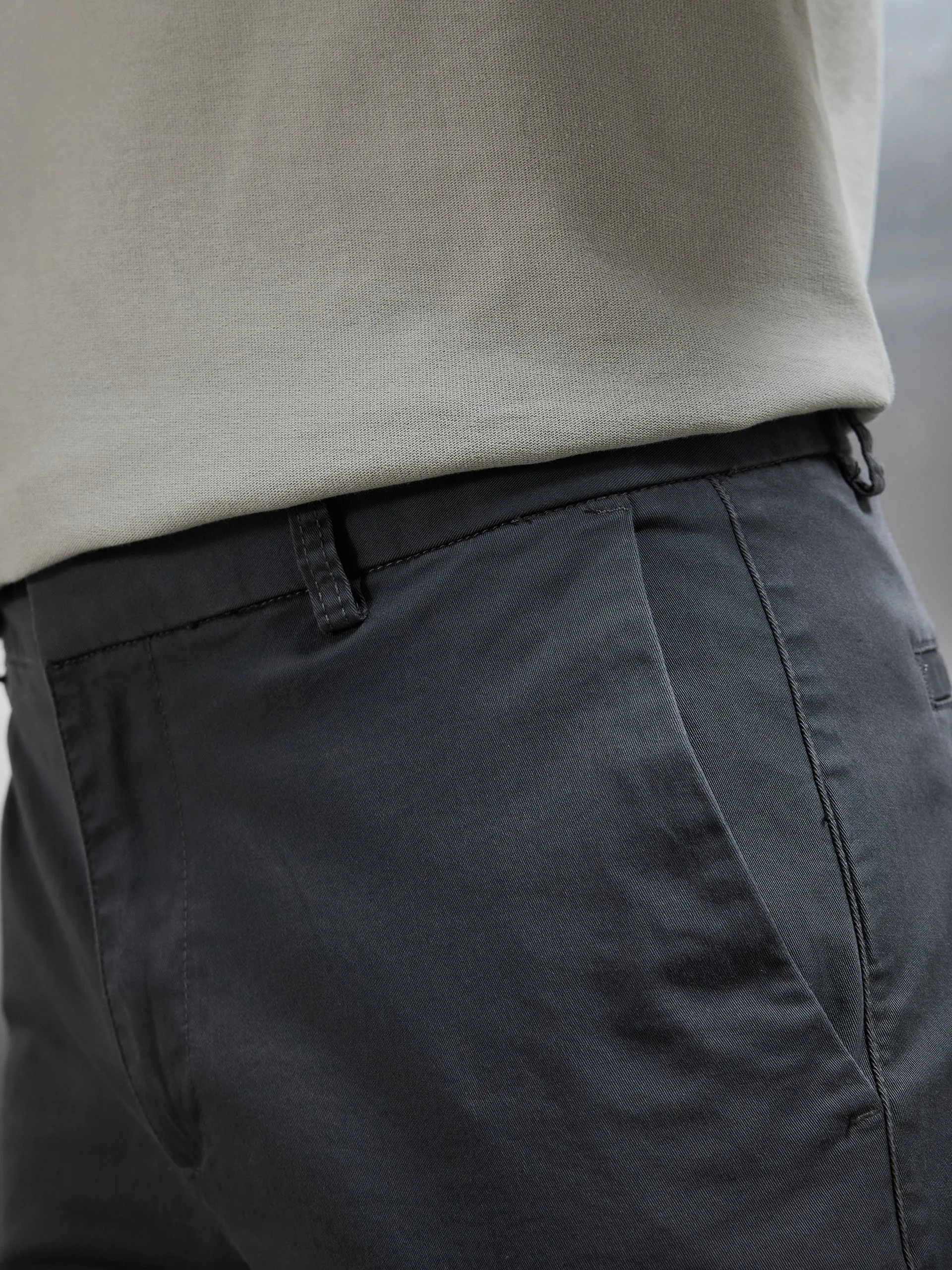 Tailored Cotton Cargo Short in Grey